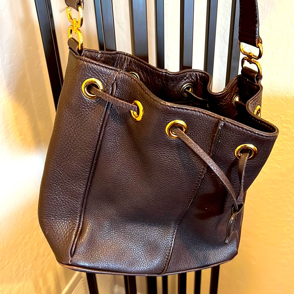 Adrienne Vittadini Vintage Classic Cocoa colored leather drawstring handbag 👜!